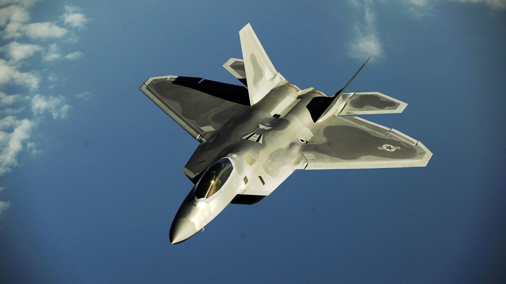 国家队后卫线人员调整加强防守转换与战术执行力,球队后卫