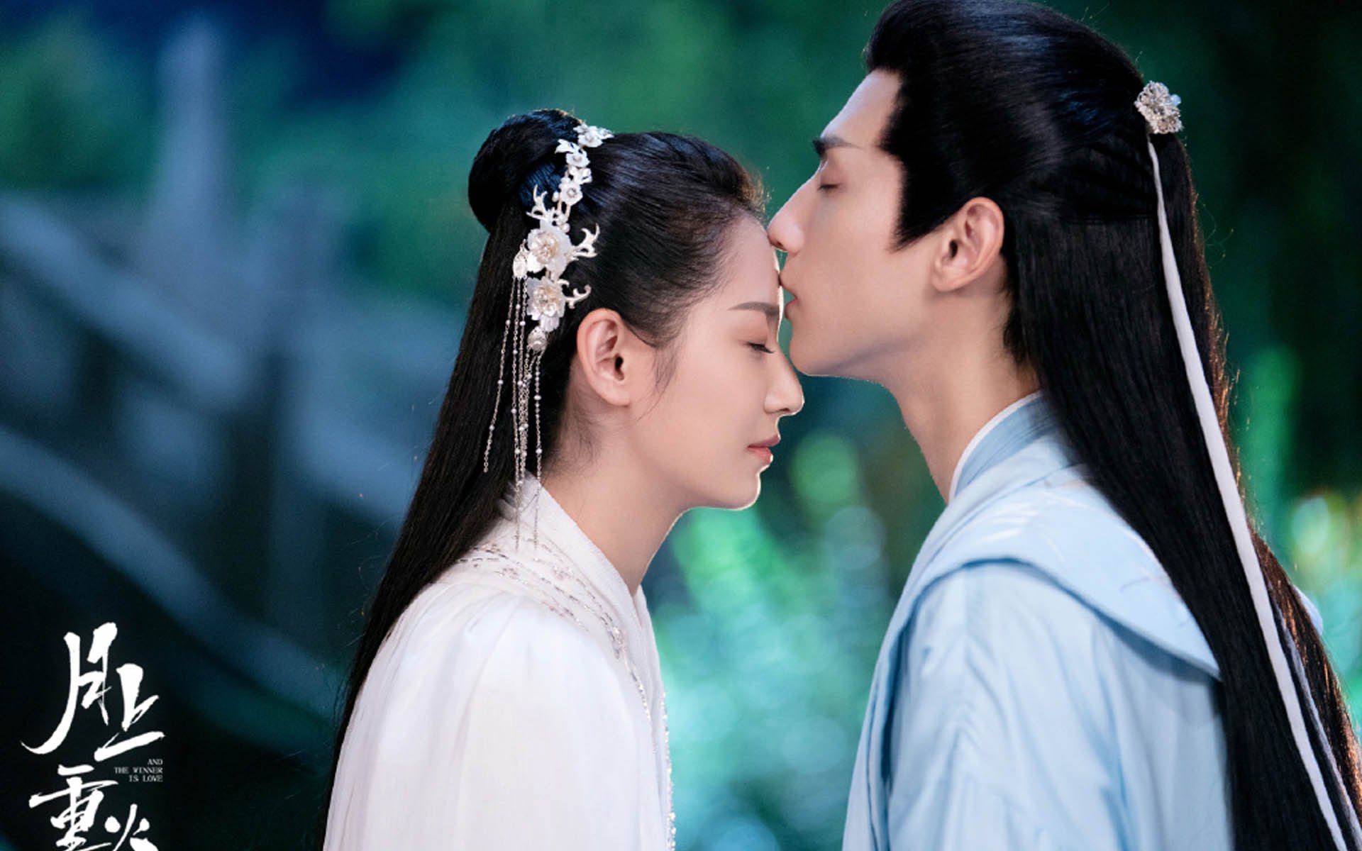 女子仰泳表现稳定,后程冲刺有力,女子仰泳出发